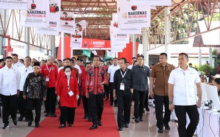 Megawati Mengaku Batuk Gara-gara Debu dan Polusi Jakarta Saat Rakernas IV PDIP