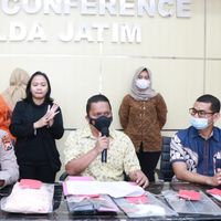 Bunda Muncikari Karaoke Plus-plus di Blitar Ditangkap, Tarif Seks LC Rp800 Ribu-Rp1 Juta