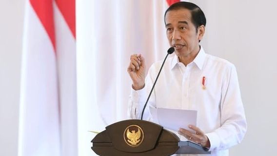 IPW Sebut Jokowi Bakal Rombak Belasan Menteri