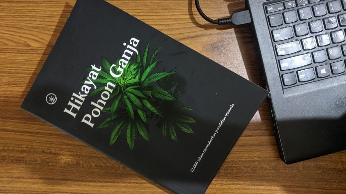 看到希卡亚特 · 波洪 · 甘贾书的内容， 这本书经常在大麻案件中被没收