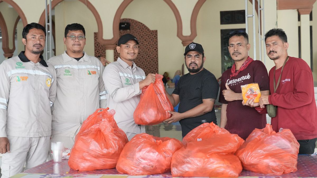 Pemerintah Desa Terima Sejumlah Bantuan dari PT IWIP Pasca Banjir