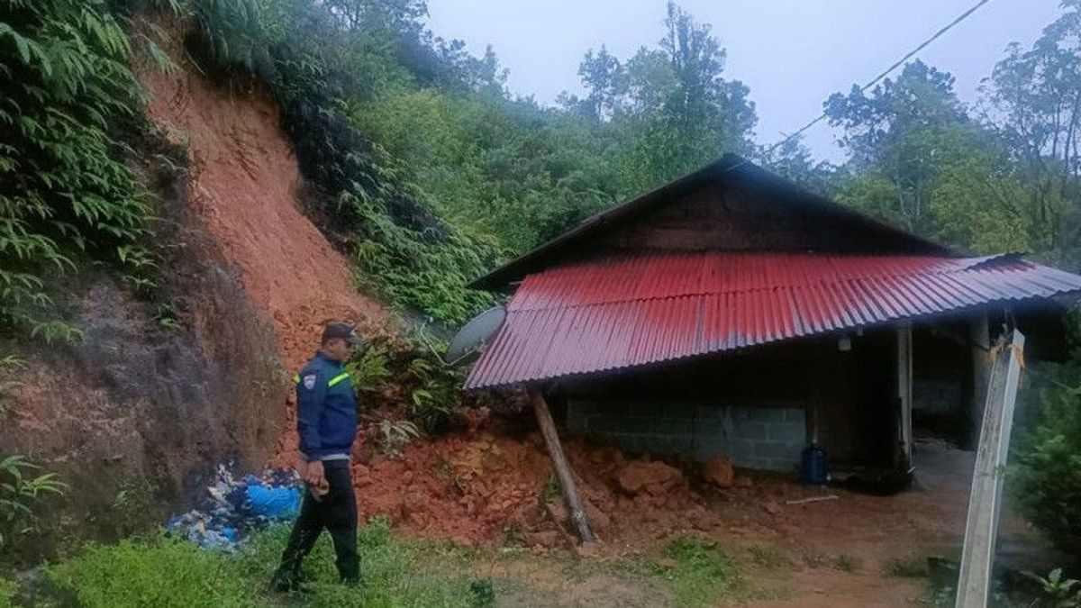 3 Houses Affected By Landslides In Solok West Sumatra, Losses Are Estimated At IDR 360 Million