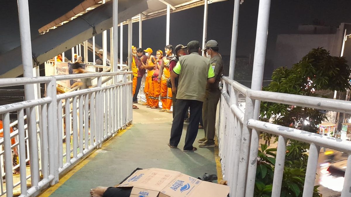 Residents Of Srengseng Sawah Seizure At Lenteng Agung Crossing Bridge, PPSU Officer Found Dead