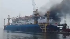 Empat Mobil Pemadam Tangani Kebakaran Kapal KM Dorolonda Milik PT Pelni di Pelabuhan Tanjung Priok