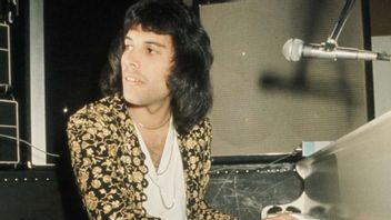 Freddie Mercury Is Used To Make The Song Bohemian Rhapsody Sells IDR 33.7 Billion In Auctions