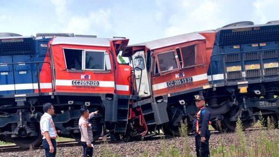 ランプン中心部で衝突した2台のババランジャン列車が避難しました