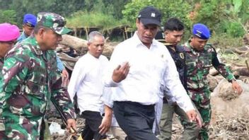 Déposé pour rencontre avec le ministre chinois, le ministre Amran a rencontré des victimes des inondations et des glissements de terrain à Sumatra occidental