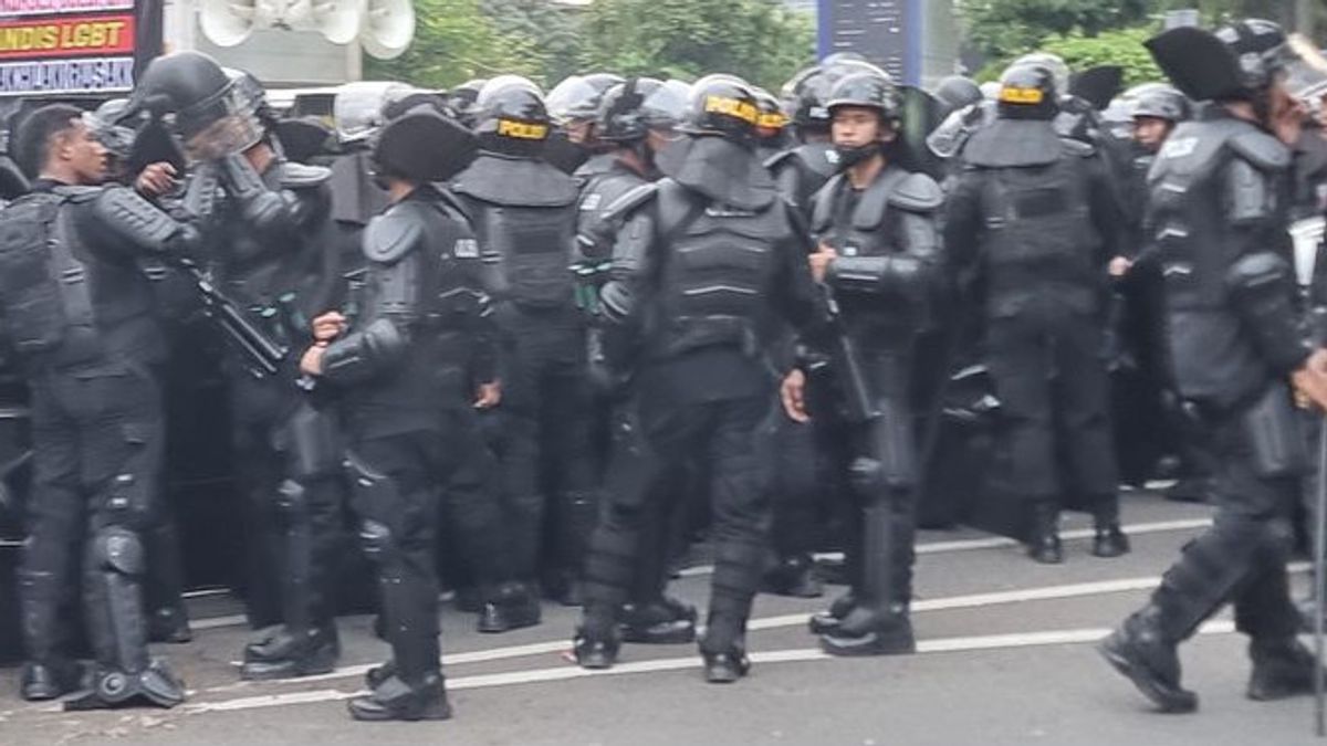 Ahead Of The Tapera Demonstration Workers At The State Palace, Central Jakarta Police Deployed 1,626 Personnel At Monas And MK