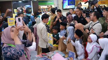 Vice President Gibran Invites 100 Orphans In Banyuwangi To Shop For School Equipment