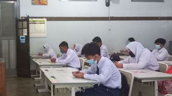 值得记住！根据规则，日惹的学校被禁止销售制服和制作材料。