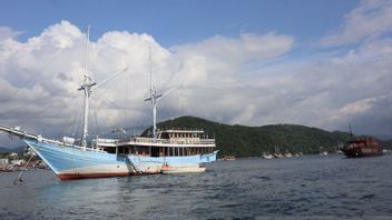 man BMKG invite un petit navire à Labuan Bajo à alerte aux vagues de 1,7 mètre