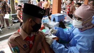 Gubernur Jawa Timur Dorong Percepatan Vaksinasi COVID-19 pada Remaja Termasuk di Ponpes