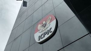 KPK Amankan 2 Mobil dan Dokumen Aliran Sejumlah Uang Hasil Korupsi Mantan Bupati Buru Sulatan Tagop Sudarsono
