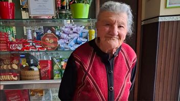 Usia 101 Tahun, Anna Possi Masih Meracik Kopi Setiap Hari