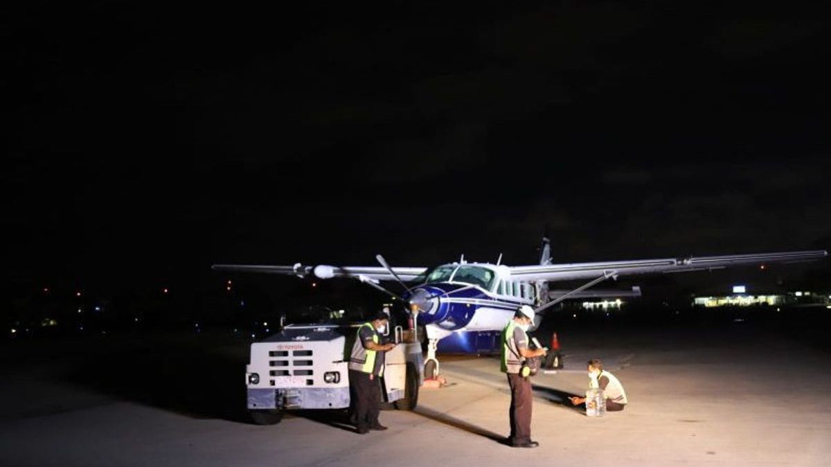طائرة سيسنا ديمونيم الجوية تكسر إطاراتها في مطار نغوراه راي في بالي