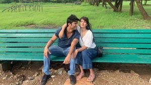Kekasih Rhea Chakraborty 'Dihidupkan' Lagi, Adiknya Komentar di Medsos