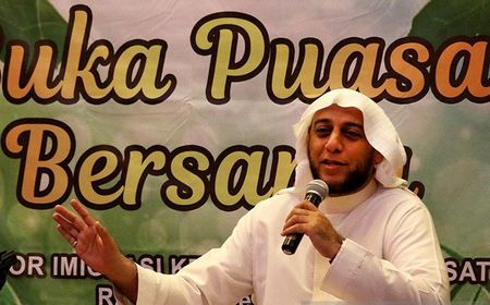 Pandangan Syekh Ali Jaber yang Dikenang: Jangan Menghakimi Orang, Jangan Nilai Wanita Belum Berjilbab Buruk