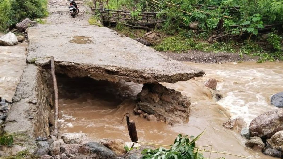 Jembatan Penghubung Kupang-TTS Putus Diterjang Banjir, BPBD Kontak Dinas PUPR untuk Penanganan