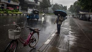 Prakiraan Cuaca BMKG: Sebagian DKI Kembali Diguyur Hujan Ringan