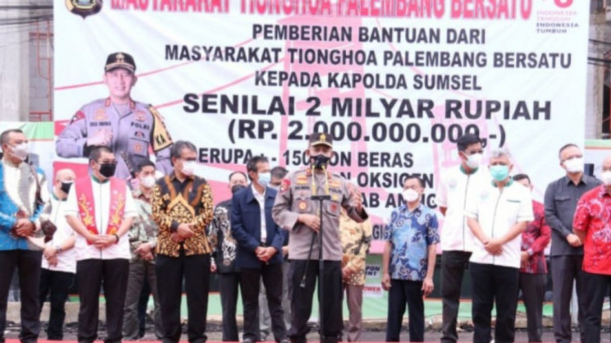 Après L’agitation Du Don De 2 Billions De Rps Par Akidi Tio, Les Résidents Chinois Remettent 2 Milliards De Rps D’aide à La Police De Sumatra Du Sud