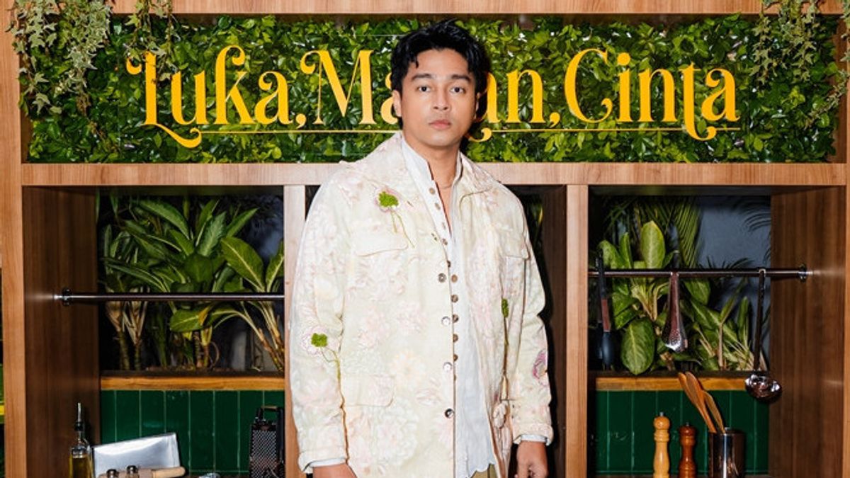 데바 마헤르라, 'Luka Makan Cinta'로 요리사가 되는 법을 배운다