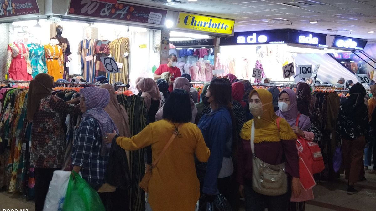 جاكرتا قبل فترة الانتخابات، قبل شهر رمضان، بدأ سوق تاناه أبانغ في الغزو من قبل المشترين