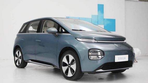 ملفوفة في كاموفلاسي ، Wuling Cloud EV ملفوفة مرة أخرى في الطريق الإندونيسي