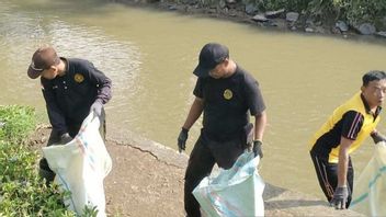 بيكاسي الاحتفال بيوم التنظيف العالمي مع جوتونغ رويونغ لتنظيف كالي سادانغ