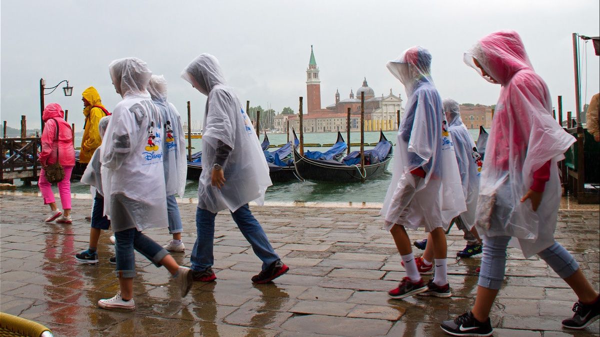 ヴェネツィア当局は今年6月から観光客数を制限し、音声ブーストの使用を禁止する