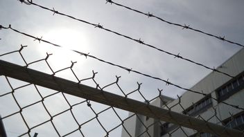 أنقذوا أسلحة نارية قصيرة الماسورة و8 رصاصات، 4 سجناء في سجن إيست آتشيه فحصتهم الشرطة