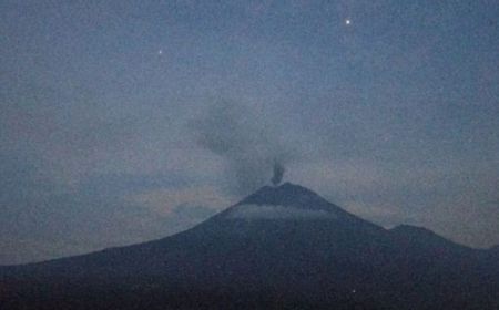 Gunung Semeru Erupsi di Malam Tahun Baru