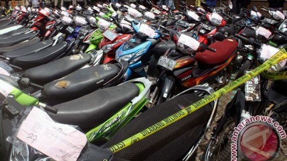 The Victim Of Theft Finds His Motorbike From The Confiscation Of The Bekasi Police