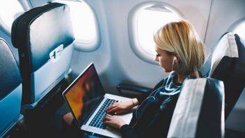 Tips Aman Menggunakan Wi-Fi Selama Penerbangan untuk Menghindari Serangan Siber