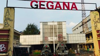 Pieces Of Iron At The Gegana Polri Building In Kramat Raya Dijarah Massa And Burnt