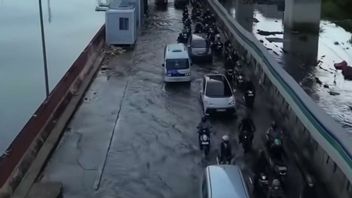 ジャカルタ・インターナショナル・スタジアムへのアクセスは再び洪水に浸水したロブ