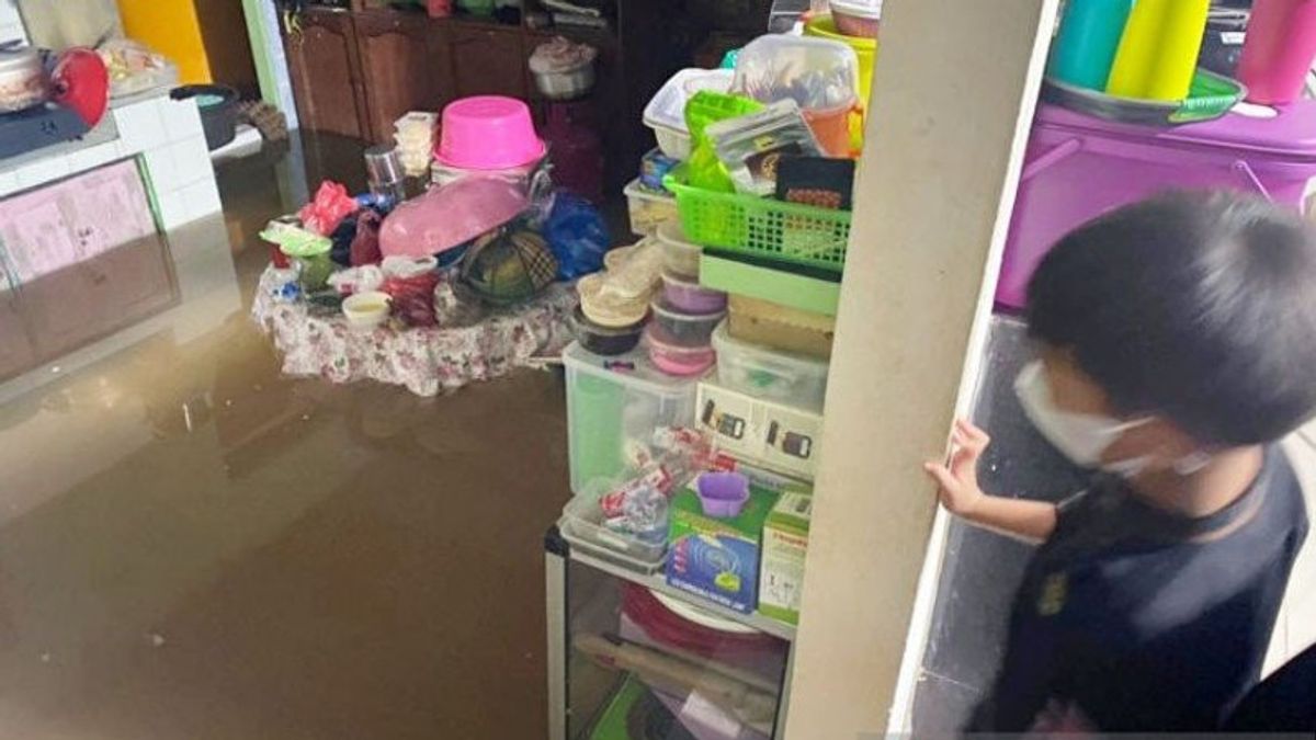 Lebaran Hari Pertama, Rumah Warga Hingga Jalan di Sampit Kalimantan Tengah Dikepung Banjir 