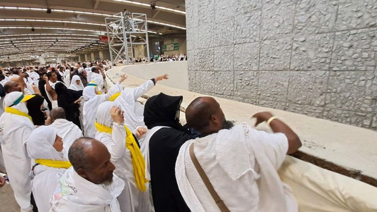 A Hajj Pilgrim From Magetan Dies While Throwing Jumrah In Mina