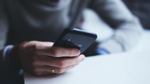 Mengenal Apa itu <i>Sadfishing</i>: Fenomena Curhat Berlebihan di Media Sosial 