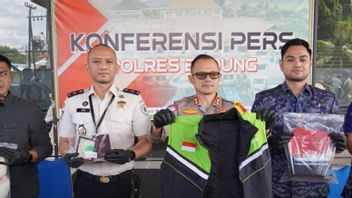    Jaket Ojol Jadi Barang Bukti, Perempuan Bule Prancis Konten Video Porno Diamankan di Ngurah Rai Bali