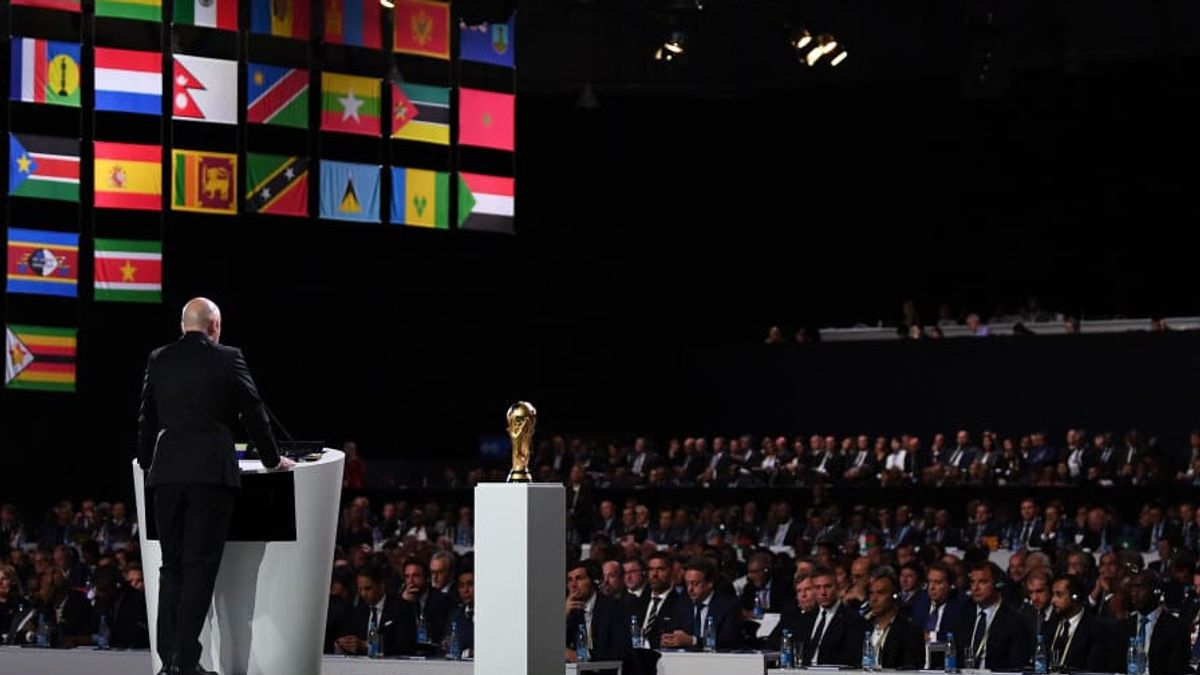 FIFA Chief Medical Officer Calls All Leagues Canceled