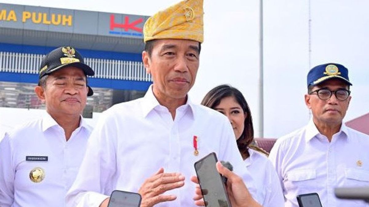 Jokowi s’est avéré être le suivi d’Olly Dondokambey dans l’avion présidentiel après Kunker à Sulawesi du Nord
