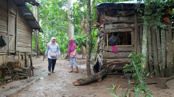 Floods That Were Damaged By People's Homes Until They Were Scattered In Solok Sorut, The Residents Were Cleaning Up