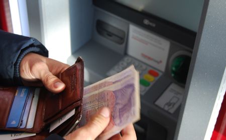 Cara Tarik Tunai Tanpa Kartu di ATM BRI, BNI, BCA, dan Mandiri