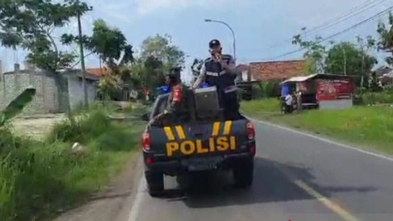 Kasus COVID-19 Melonjak, Petugas Gabungan Patroli Larang Warga Bangkalan Keluar Rumah