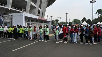 Ahead Of Pope Francis' Grand Mass, The National Police Sterilizes The GBK Area