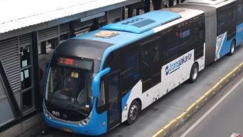 Bus Is Almost Hit By A Train, Transjakarta Will Be Called By DKI DPRD