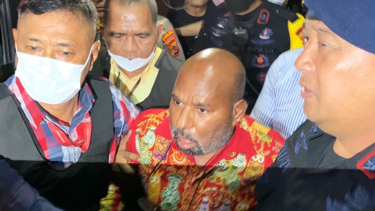 Papua Police Chief Yakin Lukas Enembe Negawan