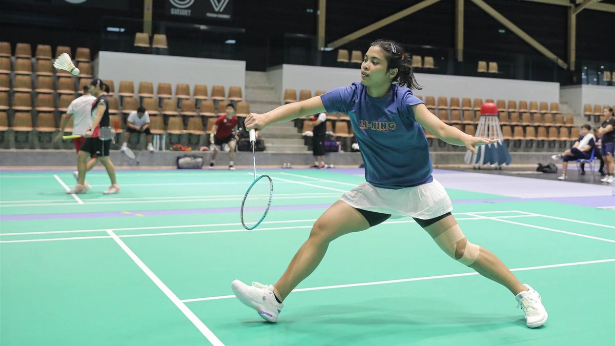 Indonesian Badminton Team Tests 2024 Olympic Arena