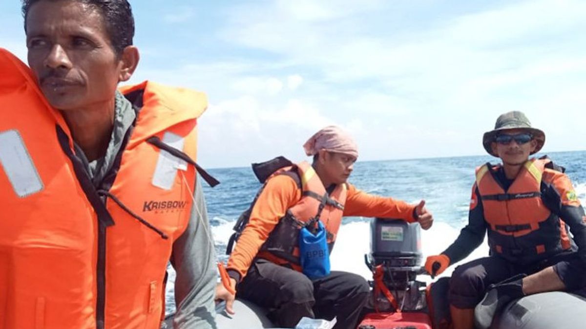 Three Fishermen Hit By Waves In Aceh Besar Waters Are Still In Search Of Basarnas Team