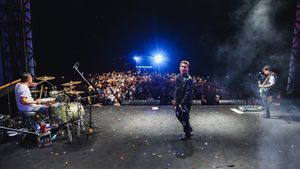 Foto-foto Keseruan Konser Pembukaan 15 Tahun Berkarya Armada Gelar di Medan